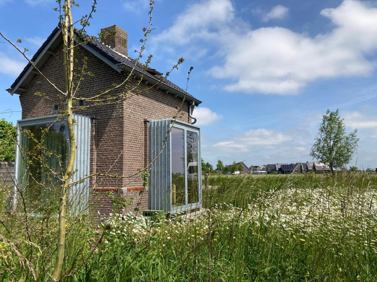 Tiny House Van Hoogspanning Naar Ontspanning Wirdum Luaran gambar